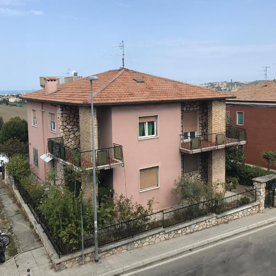 4 Pini Apartment Ancona Luaran gambar