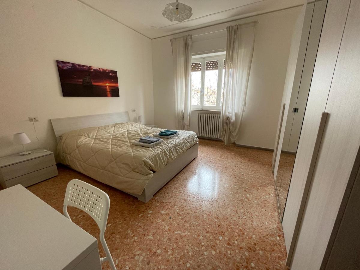 4 Pini Apartment Ancona Luaran gambar